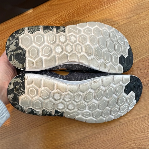 Nike Flex Experience RN 6 Womens Shoes - gold/black/white - Picture 3 of 8